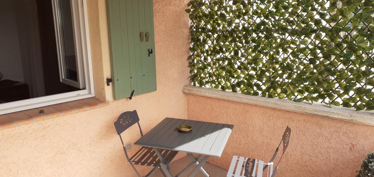 Maisonnette Au Pied De La Garrigue Villa Bernis Buitenkant foto