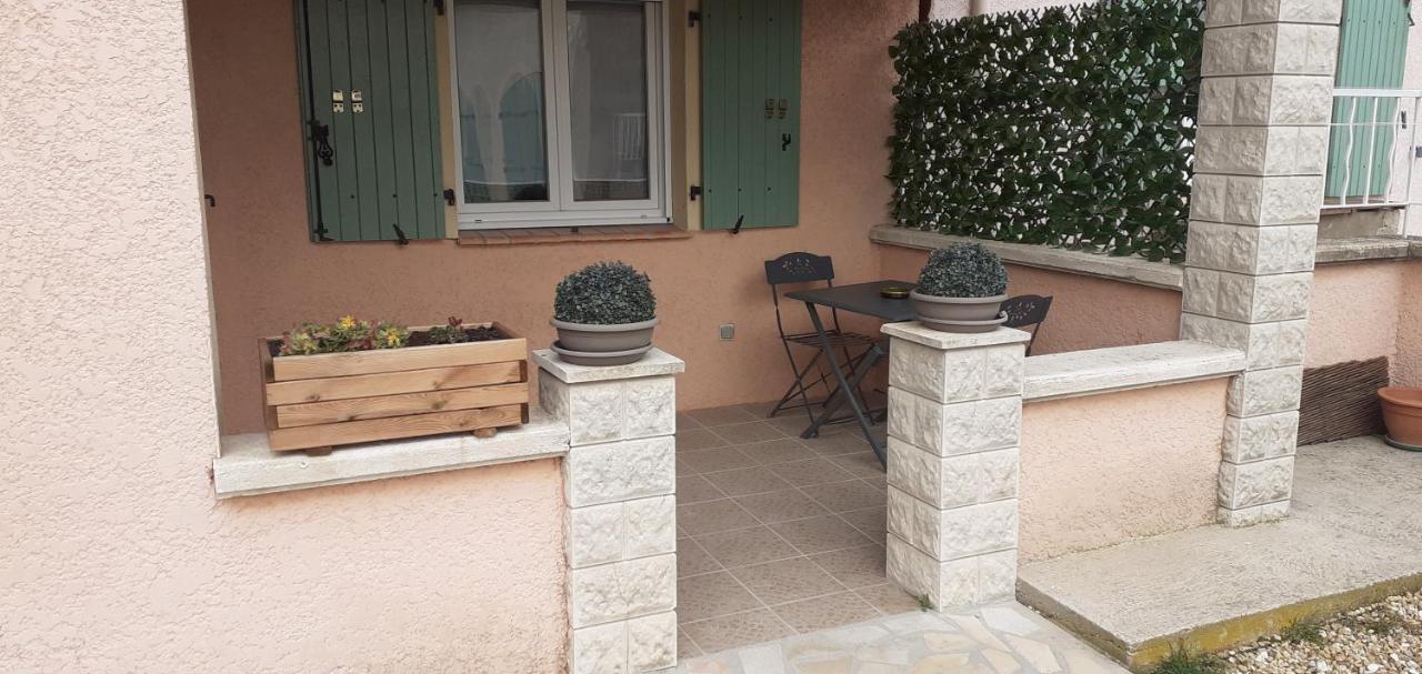 Maisonnette Au Pied De La Garrigue Villa Bernis Buitenkant foto